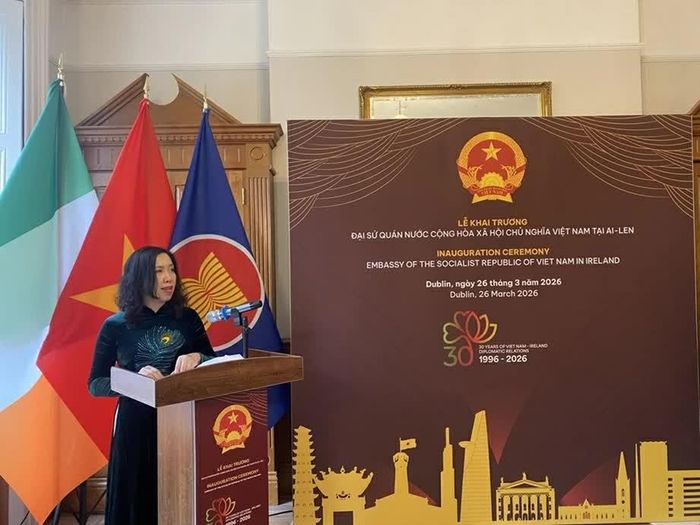 Thứ trưởng Ngoại giao Lê Thị Thu Hằng phát biểu tại lễ khai trương.