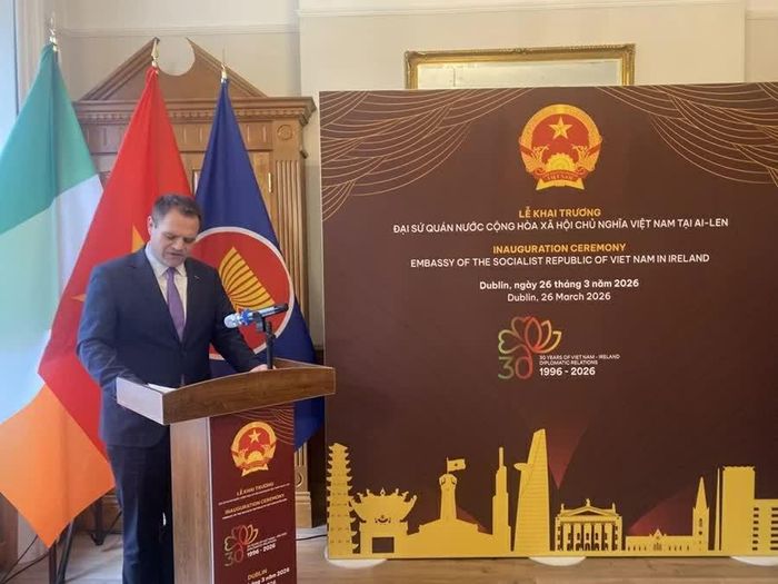 Quốc vụ khanh Neale Richmond phát biểu tại lễ khai trương. (Ảnh: Bảo Chi)