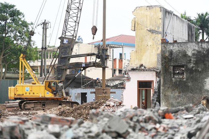 Công tác tháo dỡ, bàn giao mặt bằng đang được triển khai.