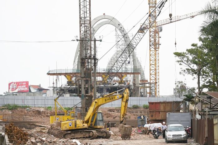 Nhà thầu tổ chức thi công tại những vị trí đã có mặt bằng.