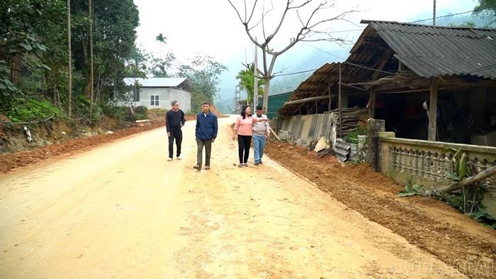Người dân hiến trên 300.000 m2 đất để thi công tuyến đường Quy Mông - Kiên Thành.