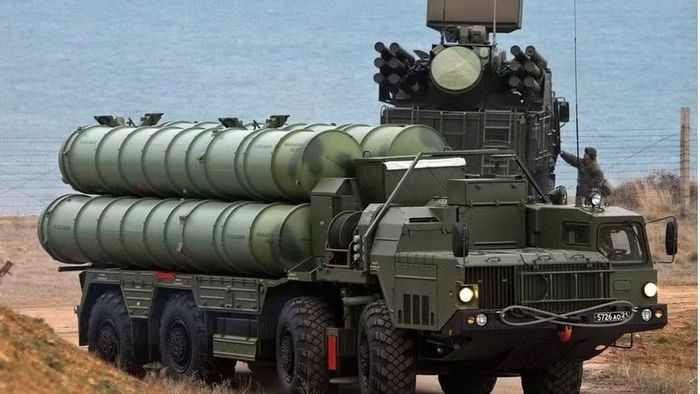 Đáng chú ý là New Delhi đã ký hợp đồng với Công ty Rosoboronexport để mua các tổ hợp pháo - tên lửa phòng không tầm ngắn Tunguska trị giá 47 triệu đô la để đảm nhiệm vai trò "cận vệ cho S-400".
