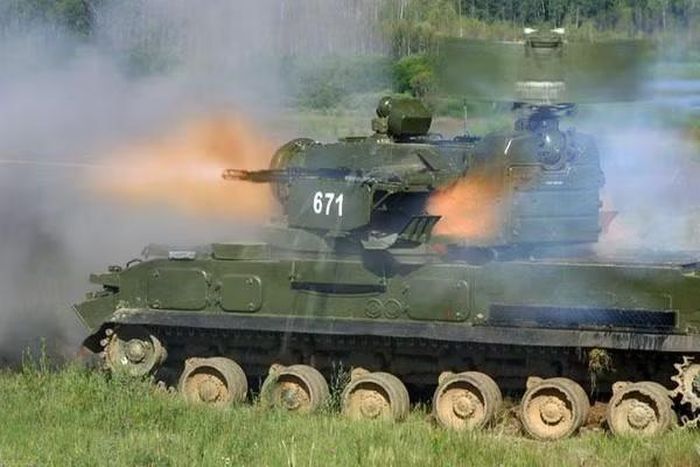Tên lửa của Tunguska là 9M311 Sosna-R có trọng lượng 57 km, mang theo đầu đạn nặng 9 kg, cơ chế dẫn đường laser thụ động; tầm bắn tối đa 8 km; trần bay 3,5 km; vận tốc 1.100 m/s.