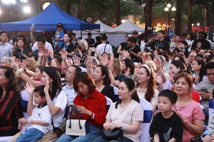 Chương trình được sự cổ vũ nồng nhiệt của khán giả.
