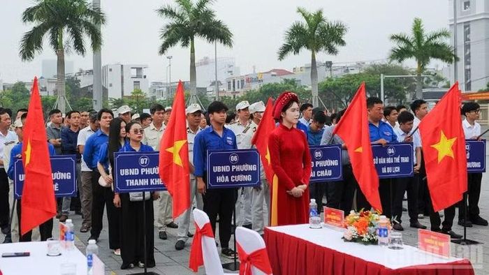 Các đơn vị, lực lượng tại lễ ra quân.