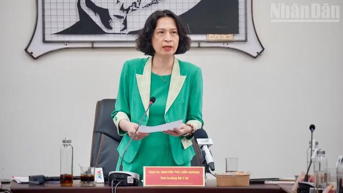 Thứ trưởng Bộ Y tế Nguyễn Thị Liên Hương phát biểu chỉ đạo.
