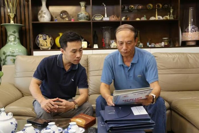 Ông Hoàng Hồ Hải kể về quá trình gần 30 năm sưu tập tem của mình.