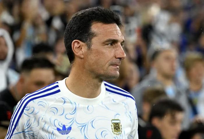 HLV Lionel Scaloni không chắc liệu Messi có dự World Cup 2026 hay không.