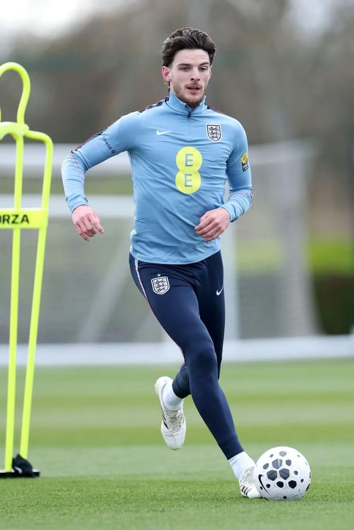 Declan Rice đã có mặt để tập trung cùng tuyển Anh nhưng sẽ không tham gia bất kỳ trận đấu nào dịp FIFA Days tháng 3.