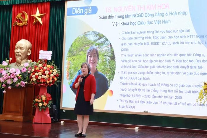 TS Kim Hoa phân tích cách để cha mẹ yêu thương con đúng cách.