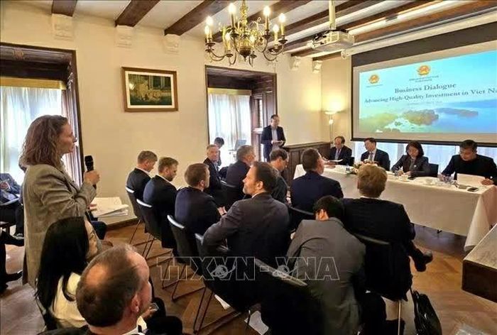 Phiên thảo luận diễn ra sôi nổi, thực chất, với nhiều ý kiến và câu hỏi cụ thể từ phía doanh nghiệp Đan Mạch. (Nguồn: TTXVN)