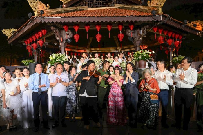 Chương trình góp phần tôn vinh bản sắc của Thủ đô, đồng thời khẳng định vị thế của một trung tâm văn hóa lớn của cả nước. Ảnh: Viết Thành