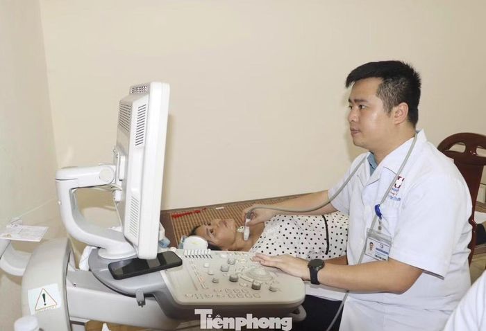 Bệnh viện đã đưa đến nhiều hệ thống máy móc hiện đại phục vụ cho việc thăm khám như hệ thống máy siêu âm, máy soi cổ tử cung cùng đầy đủ vật tư y tế, giúp người dân tiếp cận các dịch vụ kỹ thuật cao ngay tại địa phương.
