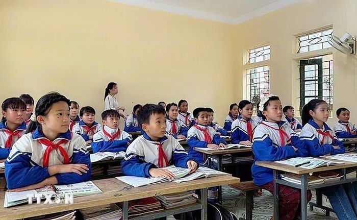 Trường Tiểu học Yên Khương, xã vùng cao biên giới Yên Khương hiên có 3 điểm lẻ, mặc dù còn nhiều khó khăn, thiếu thốn nhưng thầy và trò đều nỗ lực mang con chữ đến với trẻ em vùng cao biên giới. (Ảnh: Khiếu Tư/TTXVN)
