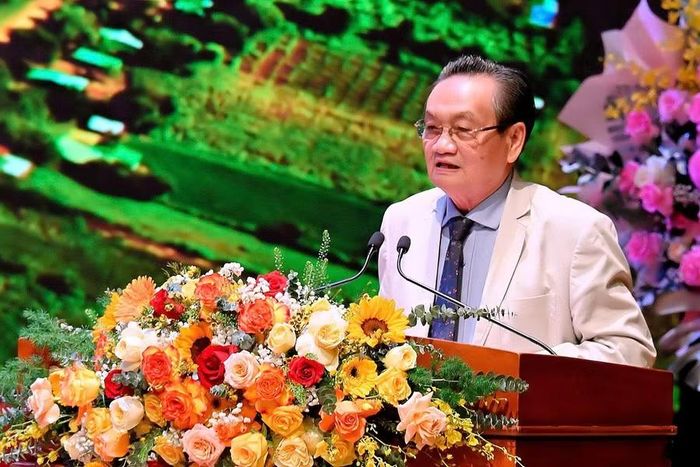  Tiến sĩ Trần Du Lịch - Thành viên Hội đồng Tư vấn chính sách tài chính, tiền tệ quốc gia phân tích về dư địa phát triển, lợi thế cạnh tranh cũng như định hướng thu hút đầu tư của Gia Lai trong thời gian tới. Ảnh: Đ.T 
