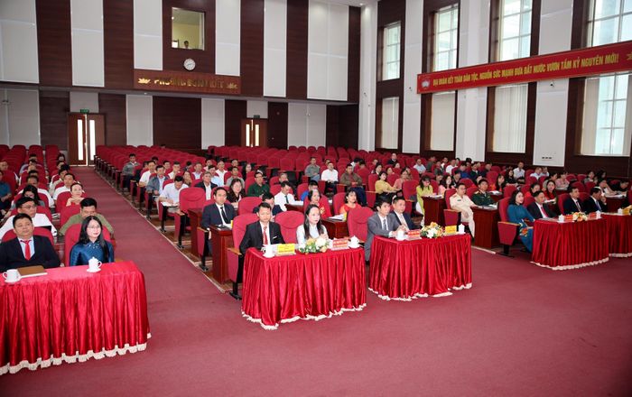 Đại biểu dự kỳ họp.