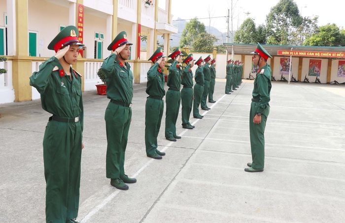 ... luyện tập điều lệnh.