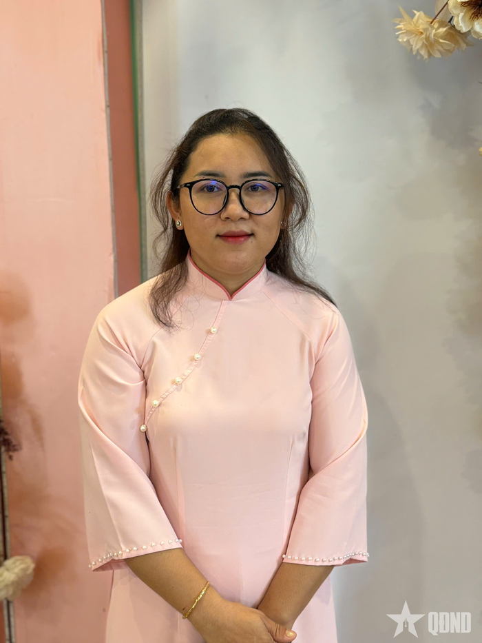  Đồng chí Nguyễn Thị Thanh Tiện, tác giả đoạt giải Nhất cuộc thi. Ảnh: NGỌC MINH