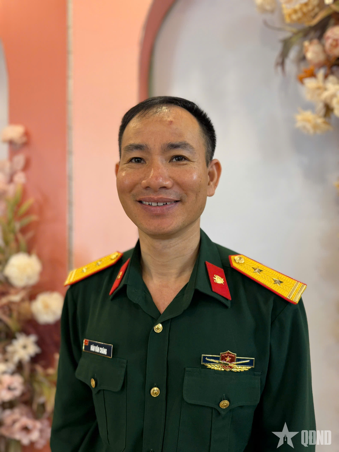  Trung tá Hán Văn Cháng, tác giả nhận giải Ba của cuộc thi. Ảnh: NGỌC MINH
