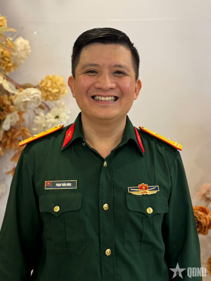  Trung tá Phạm Tuấn Hùng, tác giả đoạt giải Nhì cuộc thi. Ảnh: NGỌC MINH