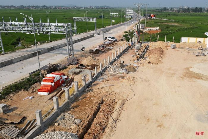 Theo Ban QLDA Thăng Long (chủ đầu tư dự án), nhà thầu thi công đang tập trung hoàn thành các phần việc còn lại trong ít ngày tới.