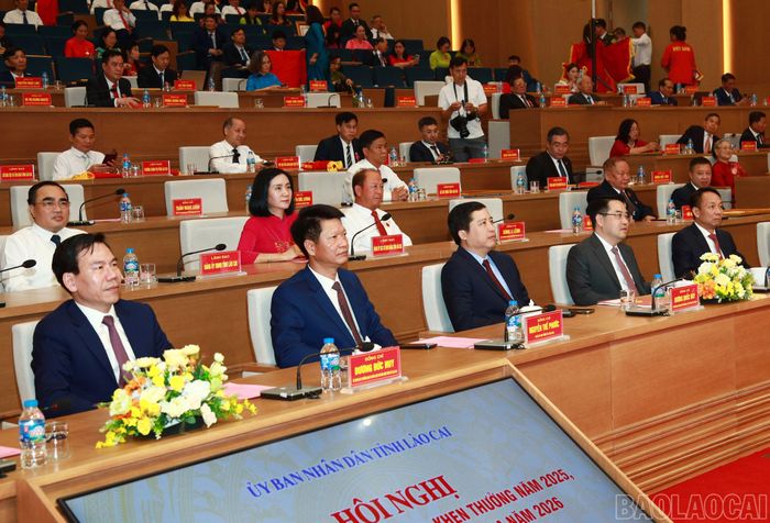 Các đại biểu dự hội nghị.