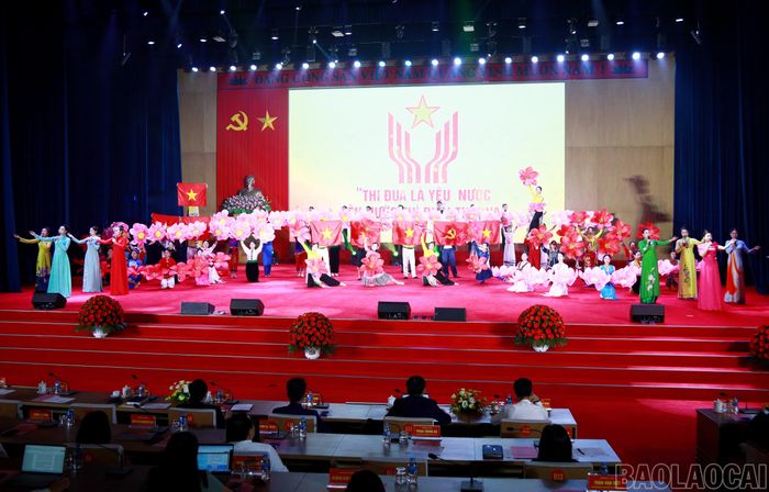 Tiết mục văn nghệ chào mừng hội nghị.