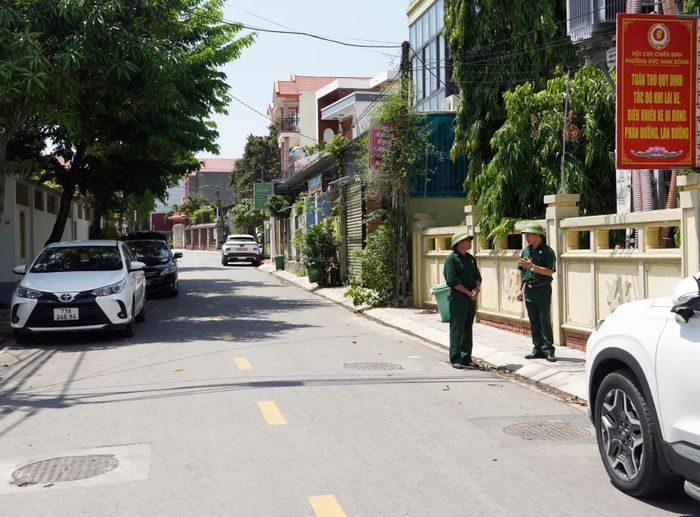 Mô hình “Tuyến đường cựu chiến binh tự quản” ở phường Đồng Hới góp phần bảo đảm an ninh trật tự, ATGT trên địa bàn - Ảnh: L.C