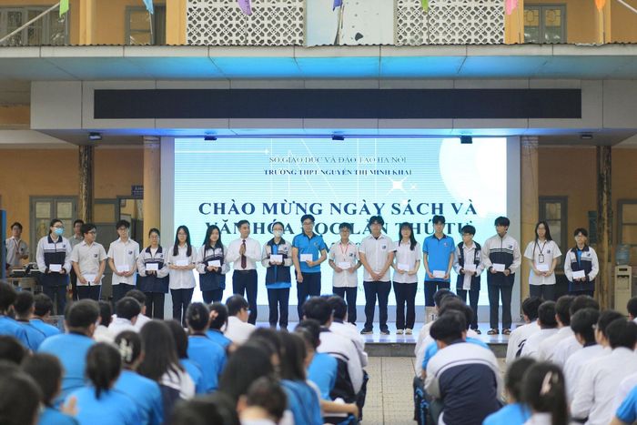Học sinh Trường THPT Nguyễn Thị Minh Khai (Hà Nội) tham gia hoạt động hưởng ứng Ngày Sách và Văn hóa đọc Việt Nam lần thứ Tư năm 2025, góp phần lan tỏa thói quen đọc sách và xây dựng văn hóa đọc trong nhà trường. Ảnh: Gia Huy