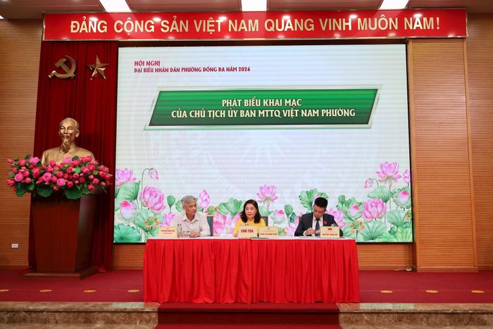 Chủ tọa hội nghị. Ảnh: Hoa Thành
