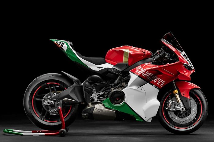  Trong khi đó, biến thể Ducati Superleggera V4 Centenario Tricolore, vốn chỉ được sản xuất giới hạn 100 chiếc, có mức giá lên đến 200.000 Euro (230.000 USD). 