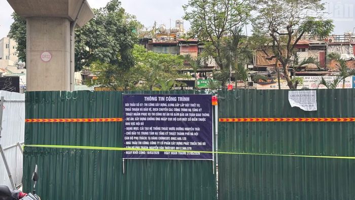 Theo phương án được cơ quan chức năng phê duyệt, từ ngày 14/3 đến hết ngày 31/5/2026, một số đoạn trên tuyến đường Nguyễn Trãi được rào chắn để phục vụ thi công các tuyến cống thoát nước có kích thước lớn, từ 1,5x1,25m đến 2,5x2,25m.