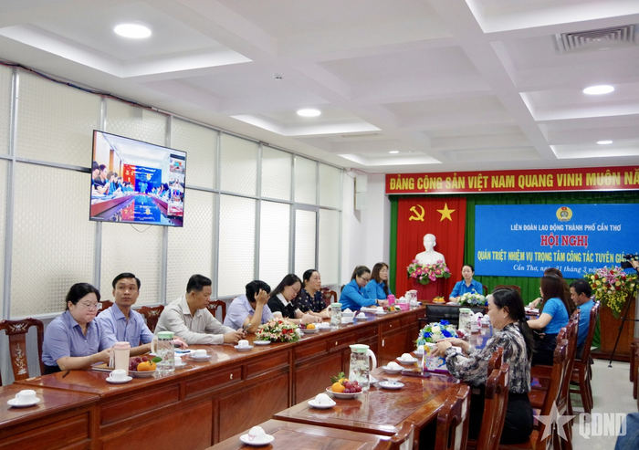 Quang cảnh hội nghị trực tuyến.