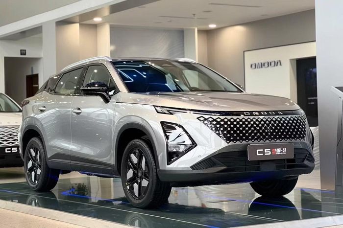 Omoda C5 hybrid được định vị ở phân khúc B+, cạnh tranh với Toyota Corolla Cross HEV và Honda HR-V e:HEV RS. Ảnh: Đại lý