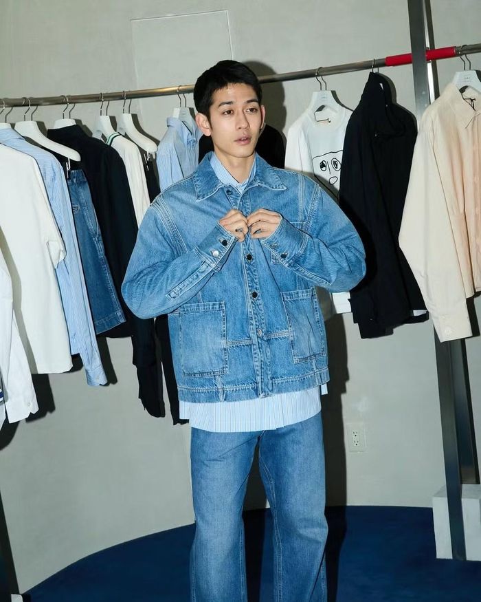 Bên cạnh công việc người mẫu, Keisuke Asano còn theo đuổi nhiếp ảnh và thường xuyên chia sẻ các tác phẩm trên website cá nhân và mạng xã hội.