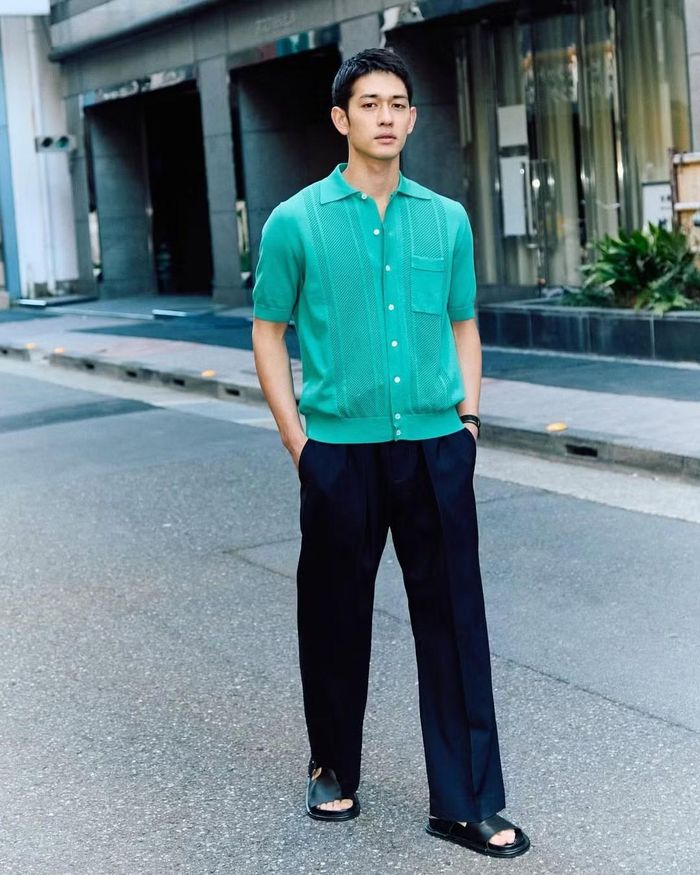 Keisuke Asano, 32 tuổi, quê Sapporo (Hokkaido), là người mẫu trực thuộc NEXT Management. Anh hoạt động tại cả Nhật Bản và New York, tham gia các chiến dịch quảng cáo, trình diễn thời trang và theo đuổi nhiếp ảnh. Tài khoản cá nhân của anh thu hút hơn 200.000 người theo dõi. Mối quan hệ của hai người khá kín tiếng. Anh kém người bạn đời 9 tuổi.