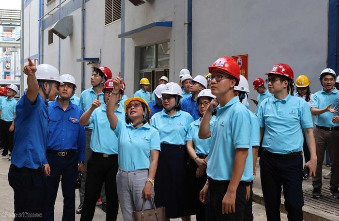 Theo bà Lê Thị Lam Trà – Phó Trưởng Ban Quản trị nguồn nhân lực Petrovietnam, chuyến đi không chỉ là một phần của chương trình đào tạo, mà là bước chuyển quan trọng trong cách các học viên nhìn nhận công việc của mình.