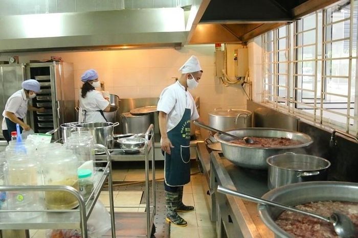 Bếp ăn của một trường tiểu học ở Hà Nội. Ảnh: Thanh Hùng.