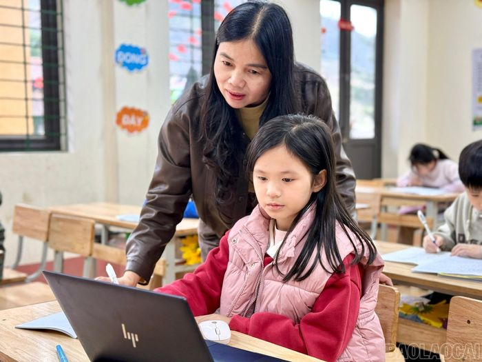 Trường nội trú biên giới được xây dựng sẽ giúp học sinh vững bước đến trường.