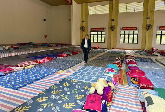 Nhà đa năng được sử dụng làm phòng ngủ trưa cho học sinh, điều đó có nghĩa các hoạt động tập thể trong nhà không thể thực hiện được.