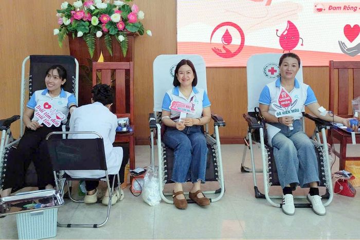 Chị em phụ nữ Đam Rông 4 tình nguyện hiến máu lan tỏa thông điệp nhân ái "Từ trái tim đến trái tim"