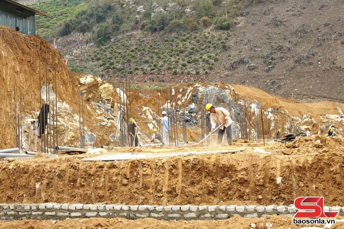 Thi công Trường Nội trú liên cấp Tiểu học - THCS xã Phiêng Pằn.