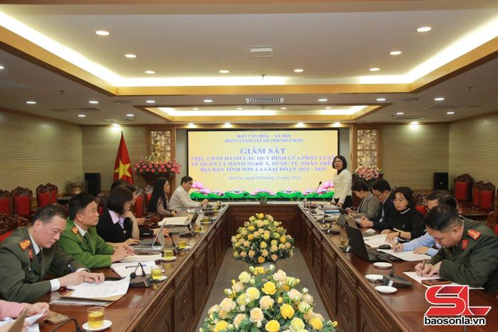 Ban Văn hóa - Xã hội HĐND tỉnh khóa XV thực hiện giám sát việc chấp hành các quy định của pháp luật về quản lý hành nghề y, dược tư nhân trên địa bàn tỉnh.