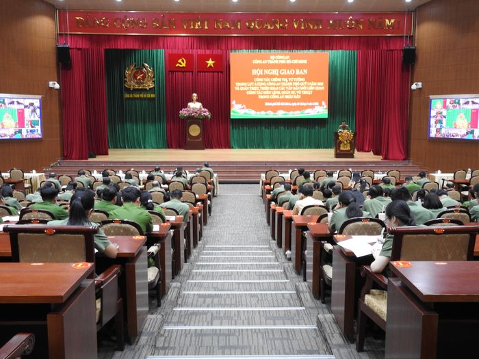 Quang cảnh toàn hội nghị