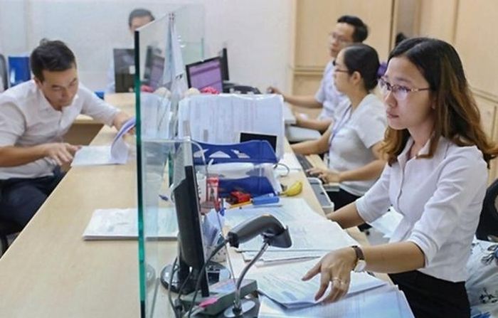 9 đối tượng được đề xuất hưởng mức lương cơ sở mới từ 1/7.