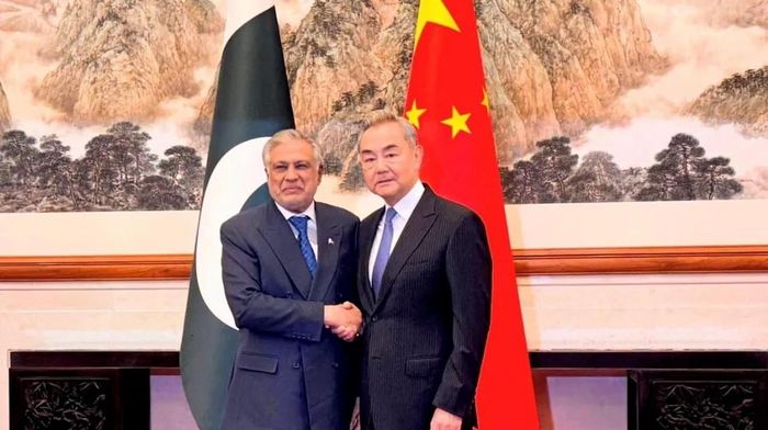 Ngoại trưởng Trung Quốc Vương Nghị và Phó Thủ tướng kiêm Ngoại trưởng Pakistan Mohammad Ishaq Dar. Ảnh: Bộ Ngoại giao Pakistan