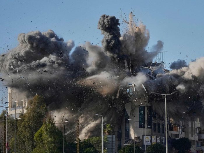  Liên tiếp những vụ nổ xảy ra trong thành phố Tehran kể từ rạng sáng 1/4. Ảnh: Al Jazeera.