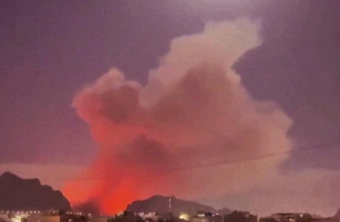 Hiện trường một vụ không kích ở Isfahan, nơi đây thường xuyên bị Mỹ và Israel nhắm tới do có những cơ sở sản xuất công nghiệp quan trọng đối với Iran. Ảnh: Al Jazeera.