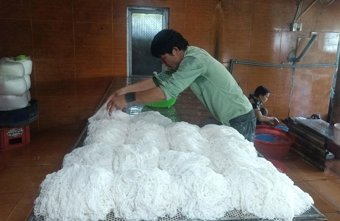 Mẻ bún "tươi" Vân Cù. Ảnh: Kha Phạm - TTXVN