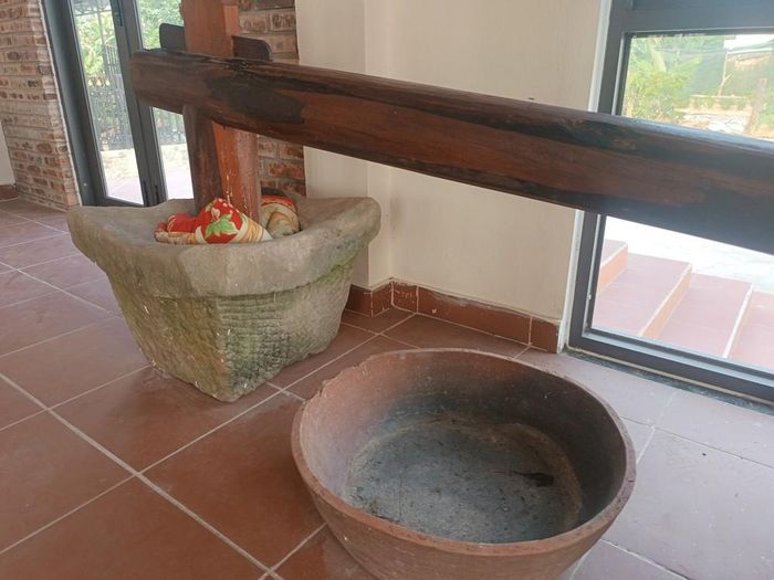 Nông cụ làm bún Vân Cù được lưu giữ tại Nhà trưng bày nông cụ nghề bún. Ảnh: Hải Âu - TTXVN